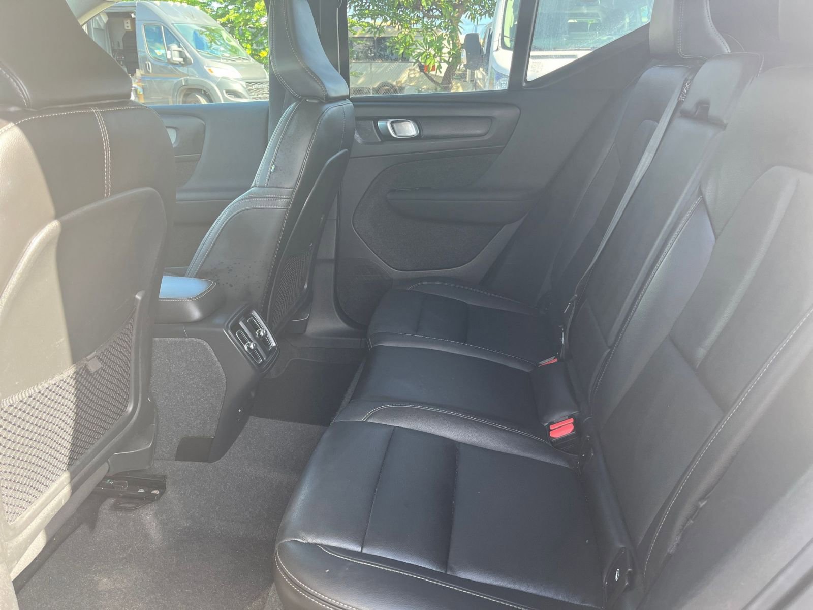 Thumbnail: 2024 Volvo XC40 - 25