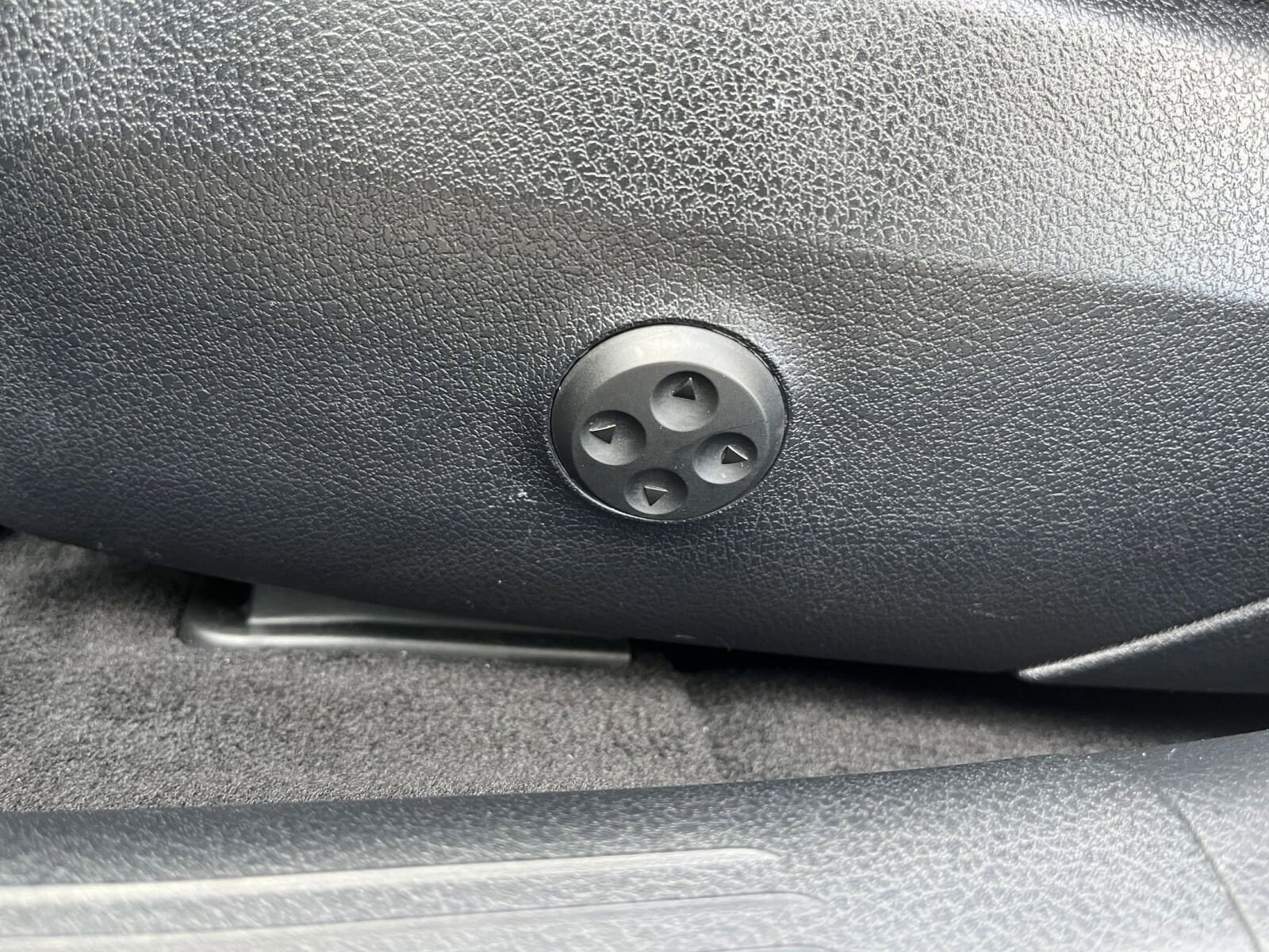 Thumbnail: 2024 Mercedes-Benz C-Class - 23