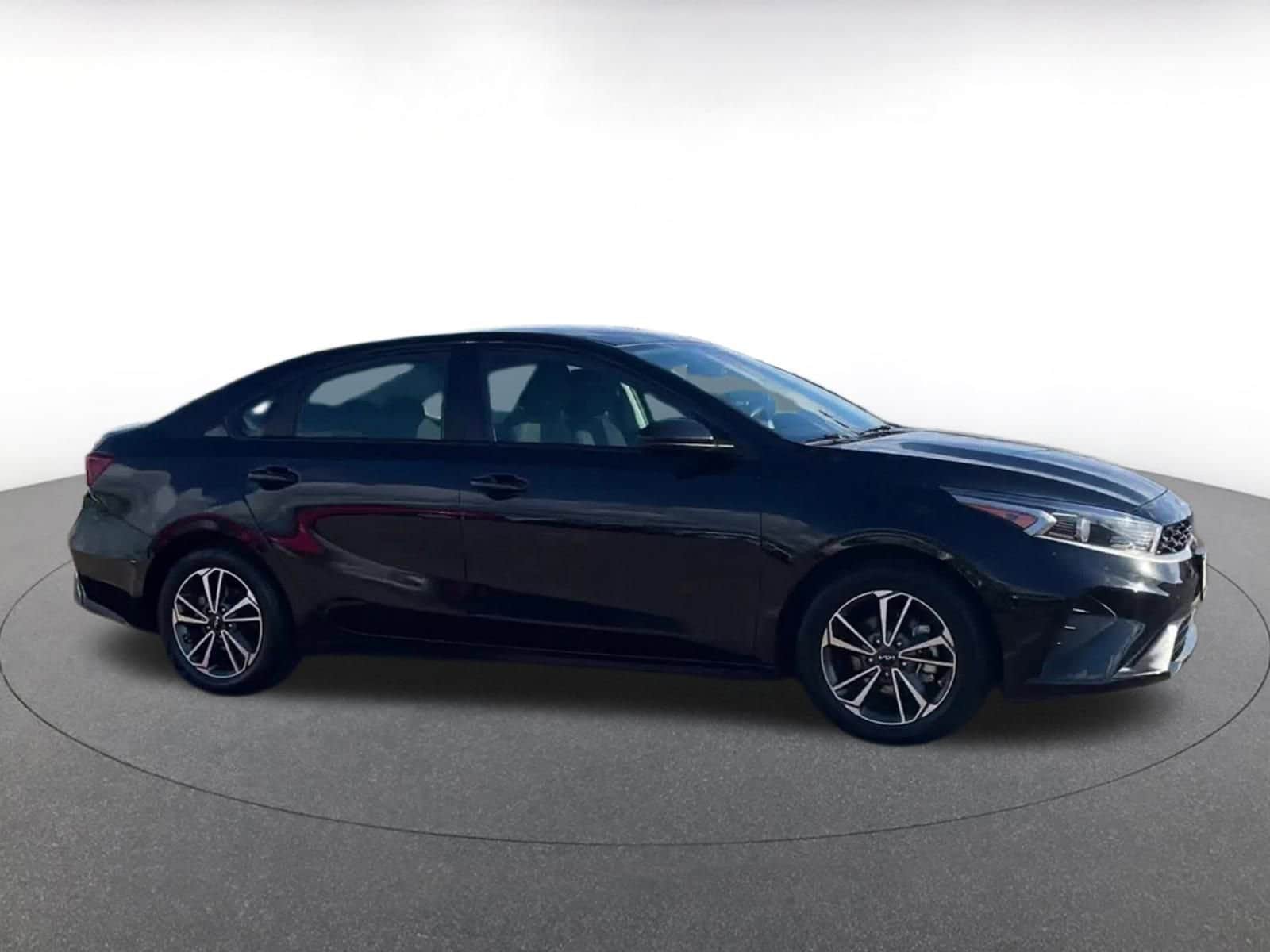 Thumbnail: 2023 Kia Forte - 16