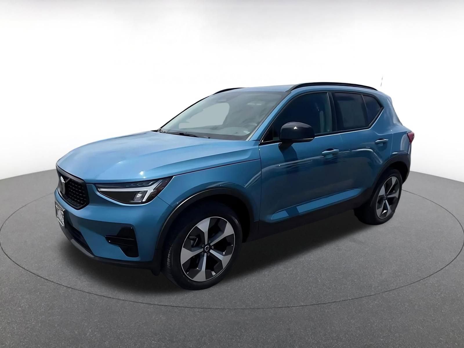 Thumbnail: 2024 Volvo XC40 - 8