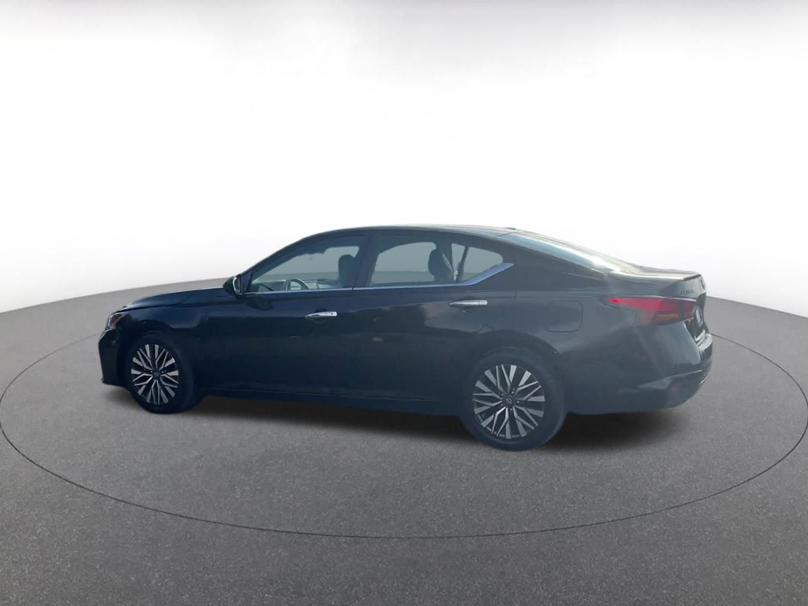 Thumbnail: 2023 Nissan Altima - 9