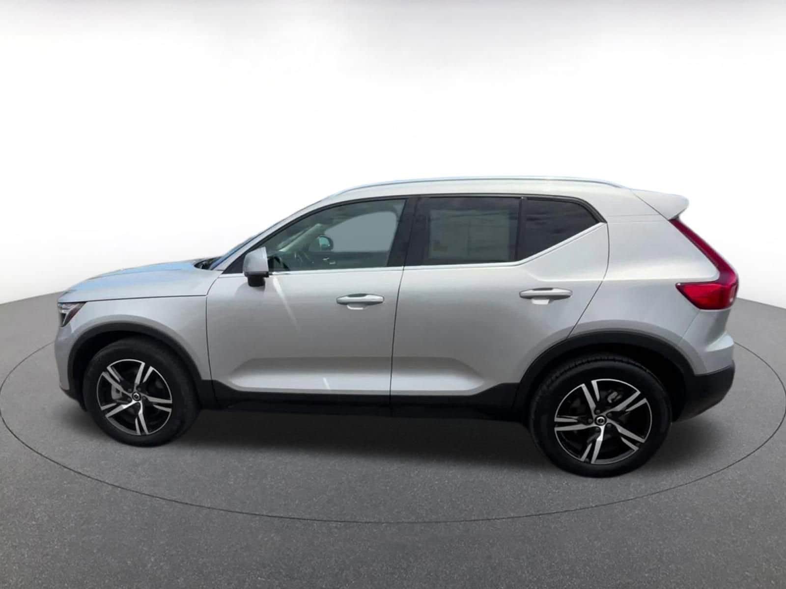 Thumbnail: 2024 Volvo XC40 - 9