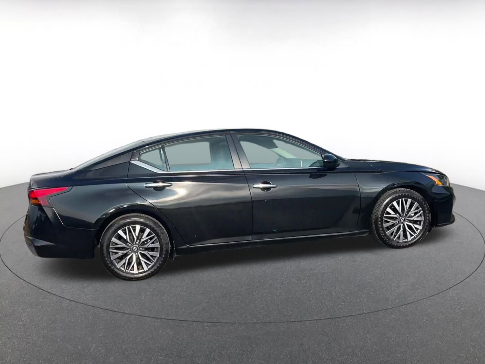 Thumbnail: 2023 Nissan Altima - 15