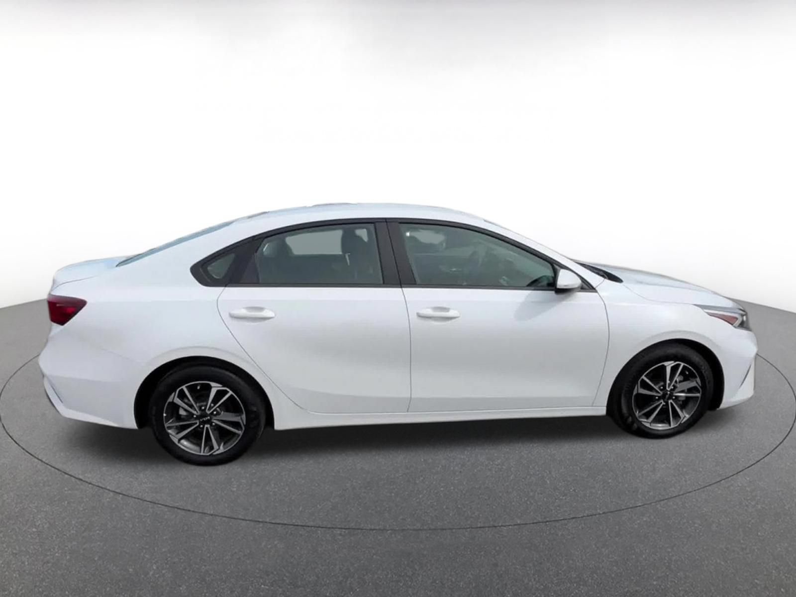 Thumbnail: 2024 Kia Forte - 16