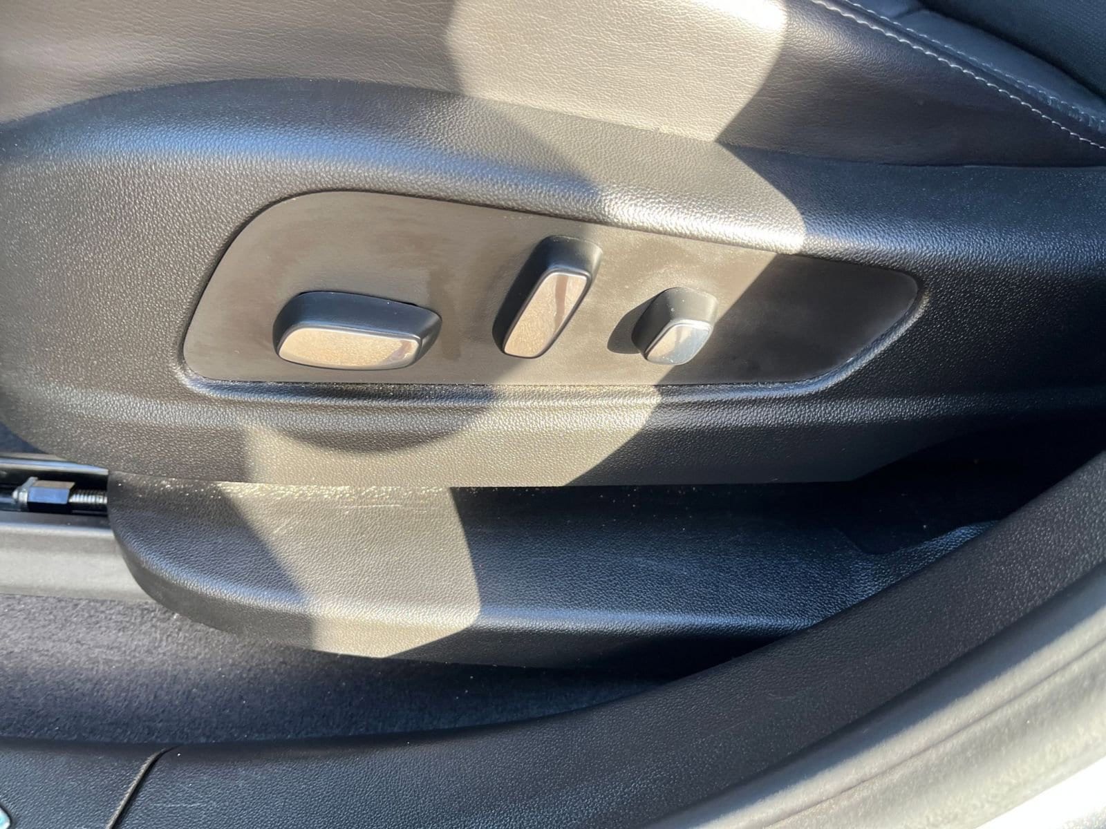 Thumbnail: 2023 Cadillac XT5 - 27