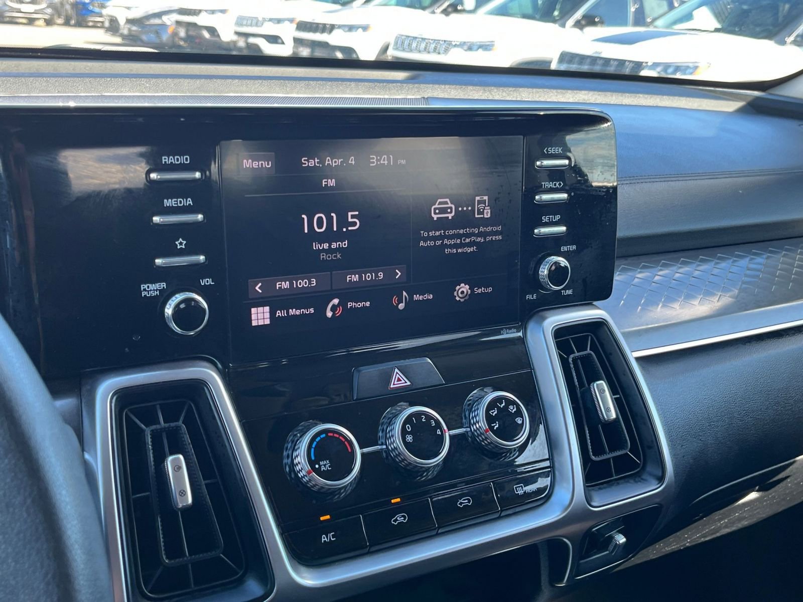 Thumbnail: 2023 Kia Sorento - 17