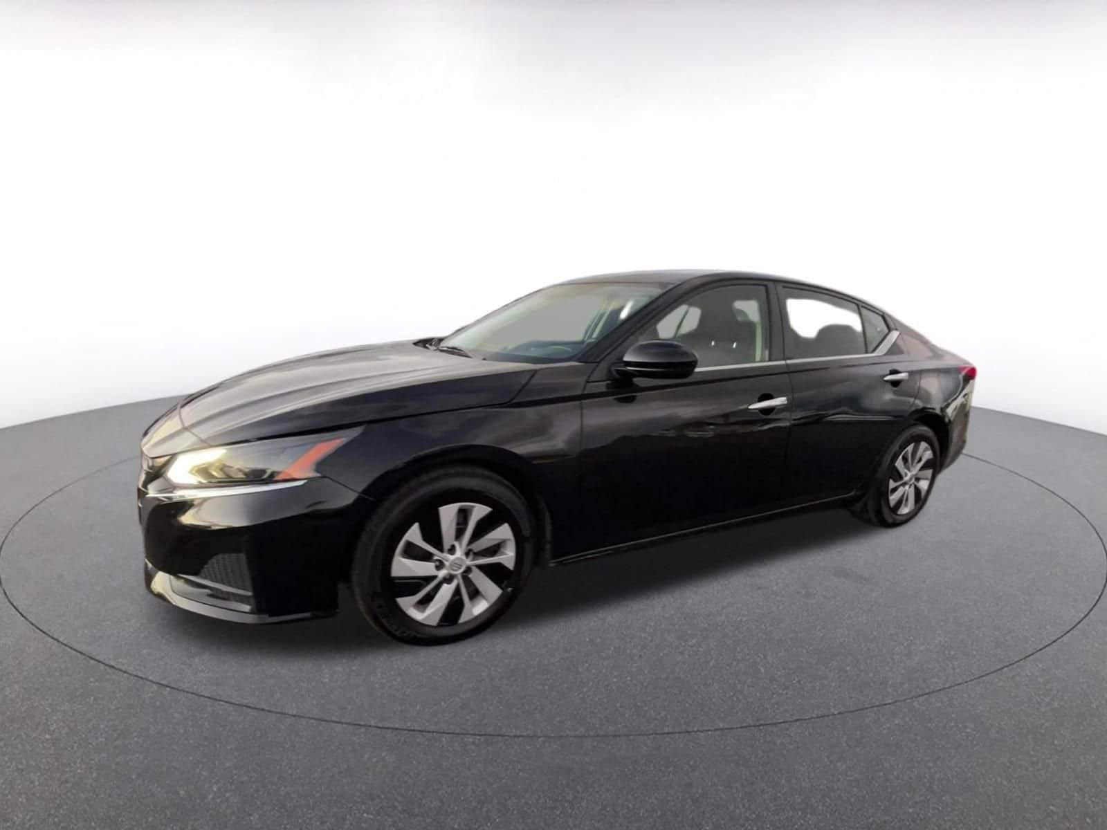 Thumbnail: 2023 Nissan Altima - 8
