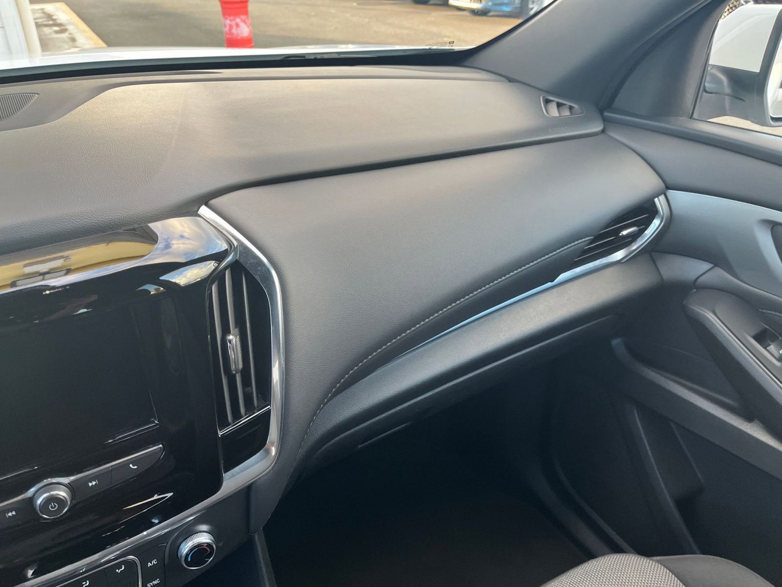 Thumbnail: 2023 Chevrolet Traverse - 34