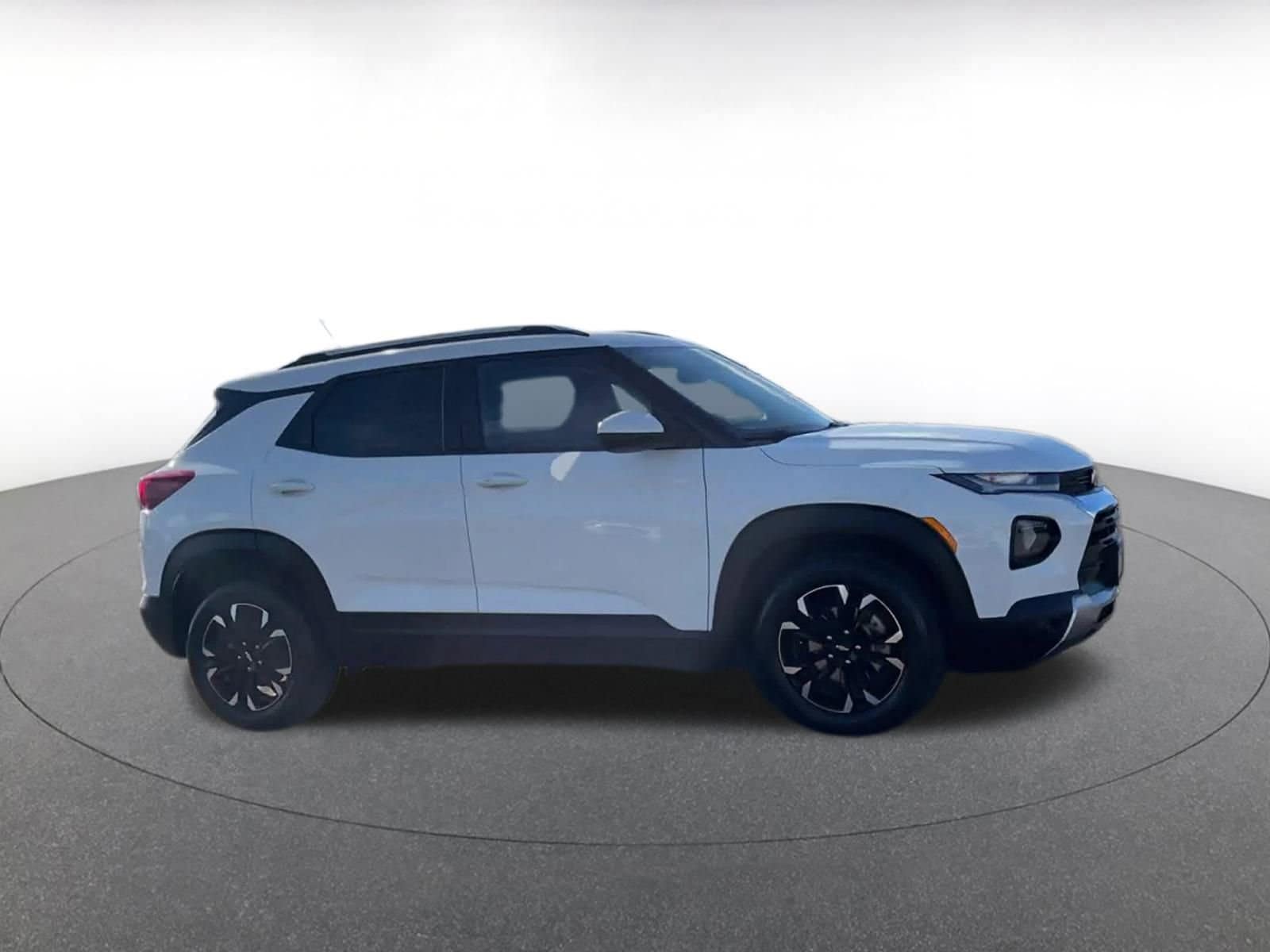 Thumbnail: 2023 Chevrolet TrailBlazer - 2