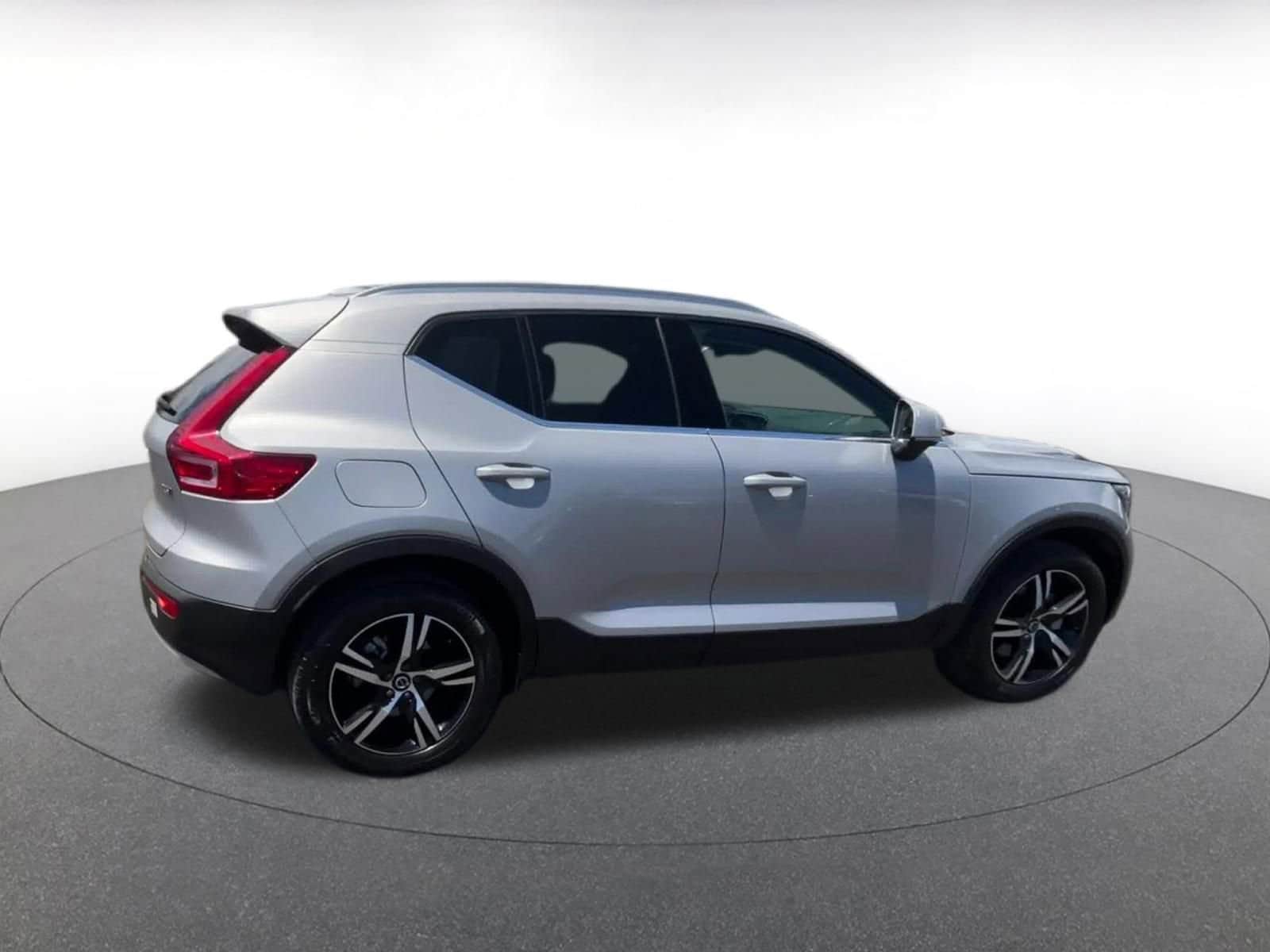 Thumbnail: 2024 Volvo XC40 - 14