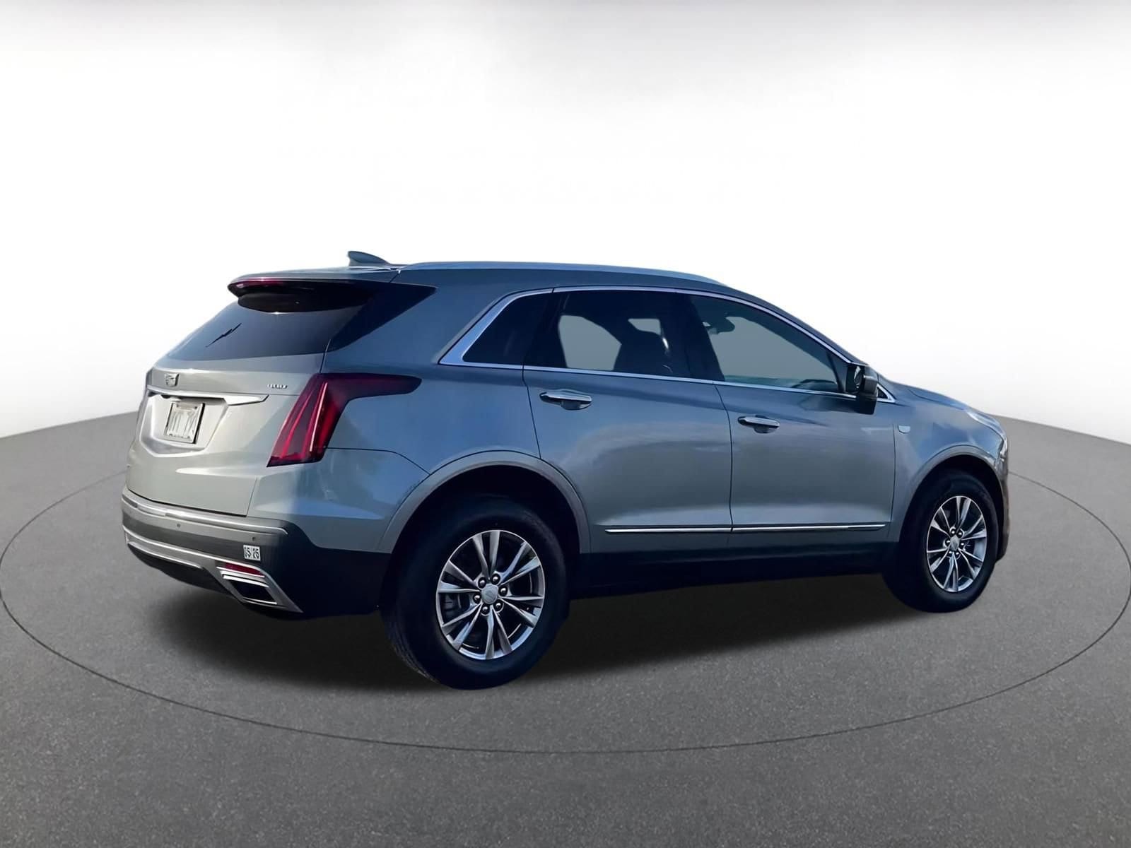 Thumbnail: 2023 Cadillac XT5 - 16
