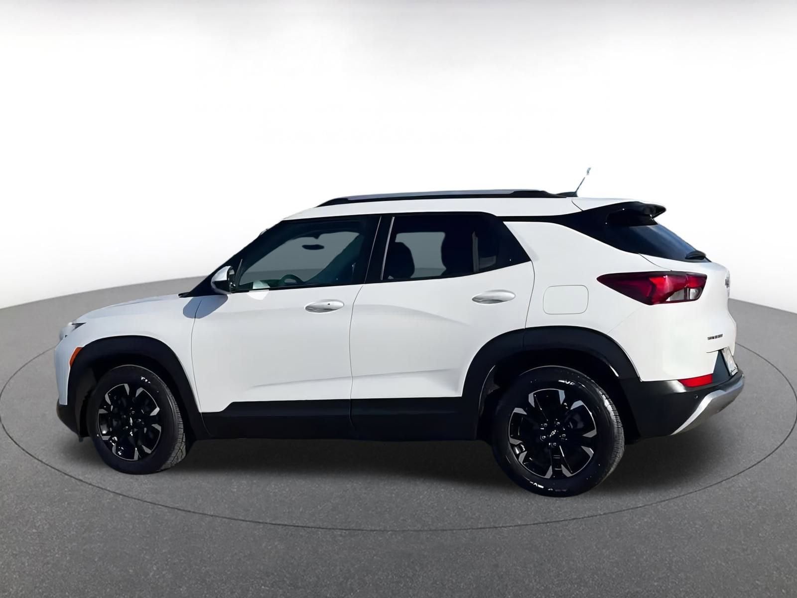 Thumbnail: 2023 Chevrolet TrailBlazer - 10