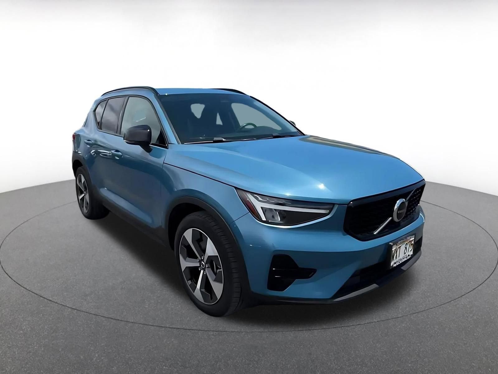 Thumbnail: 2024 Volvo XC40 - 3