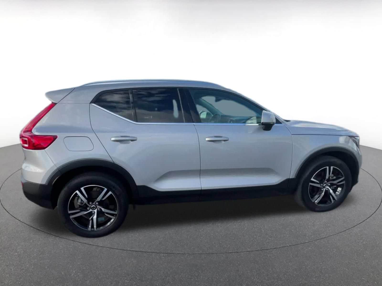 Thumbnail: 2024 Volvo XC40 - 15