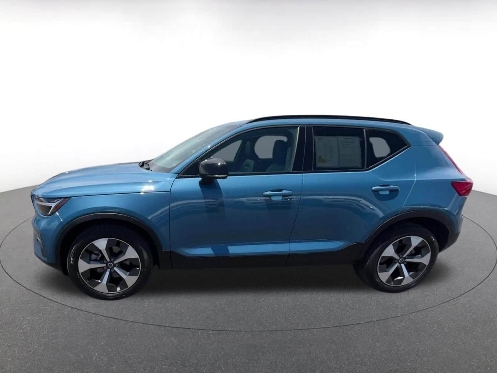 Thumbnail: 2024 Volvo XC40 - 9