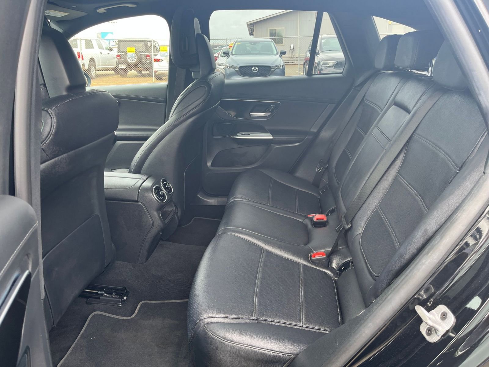 Thumbnail: 2024 Mercedes-Benz GLC - 25