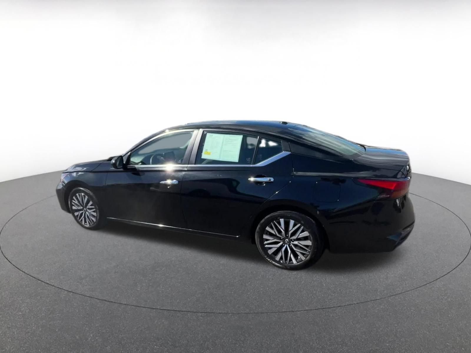 Thumbnail: 2024 Nissan Altima - 10