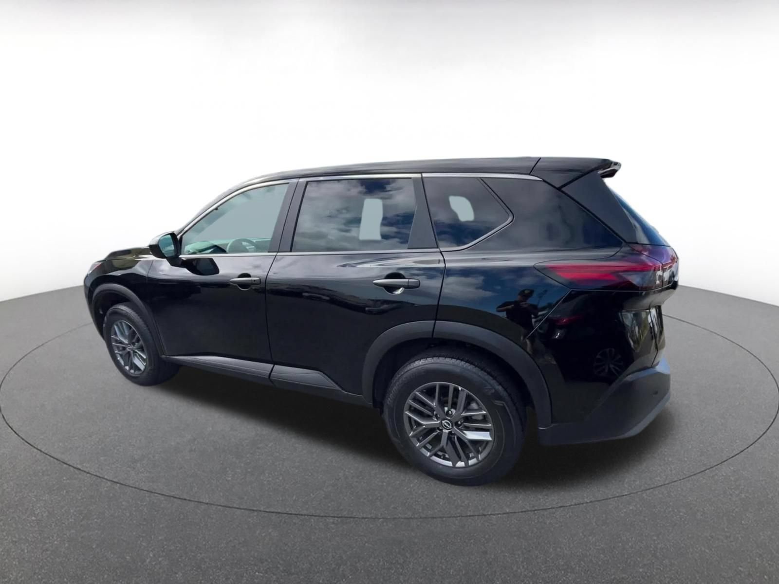 Thumbnail: 2023 Nissan Rogue - 10