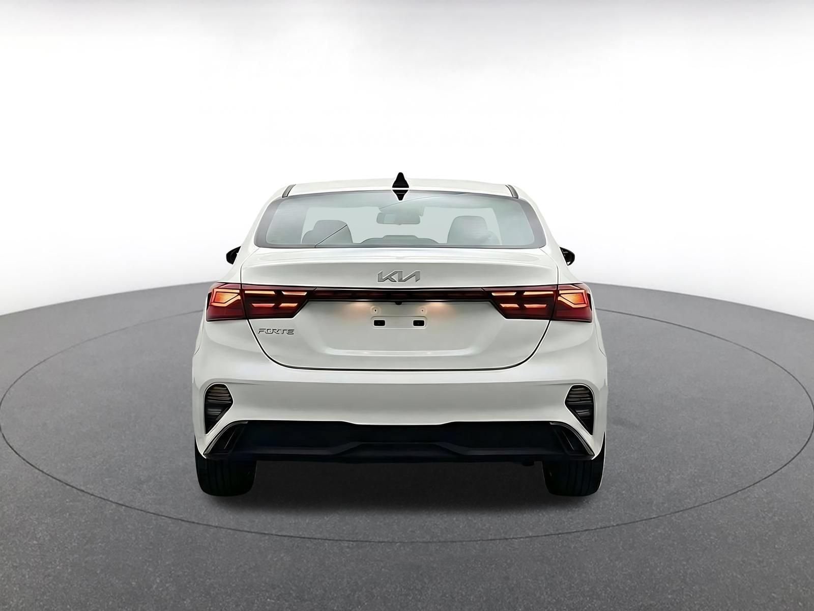 Thumbnail: 2024 Kia Forte - 8
