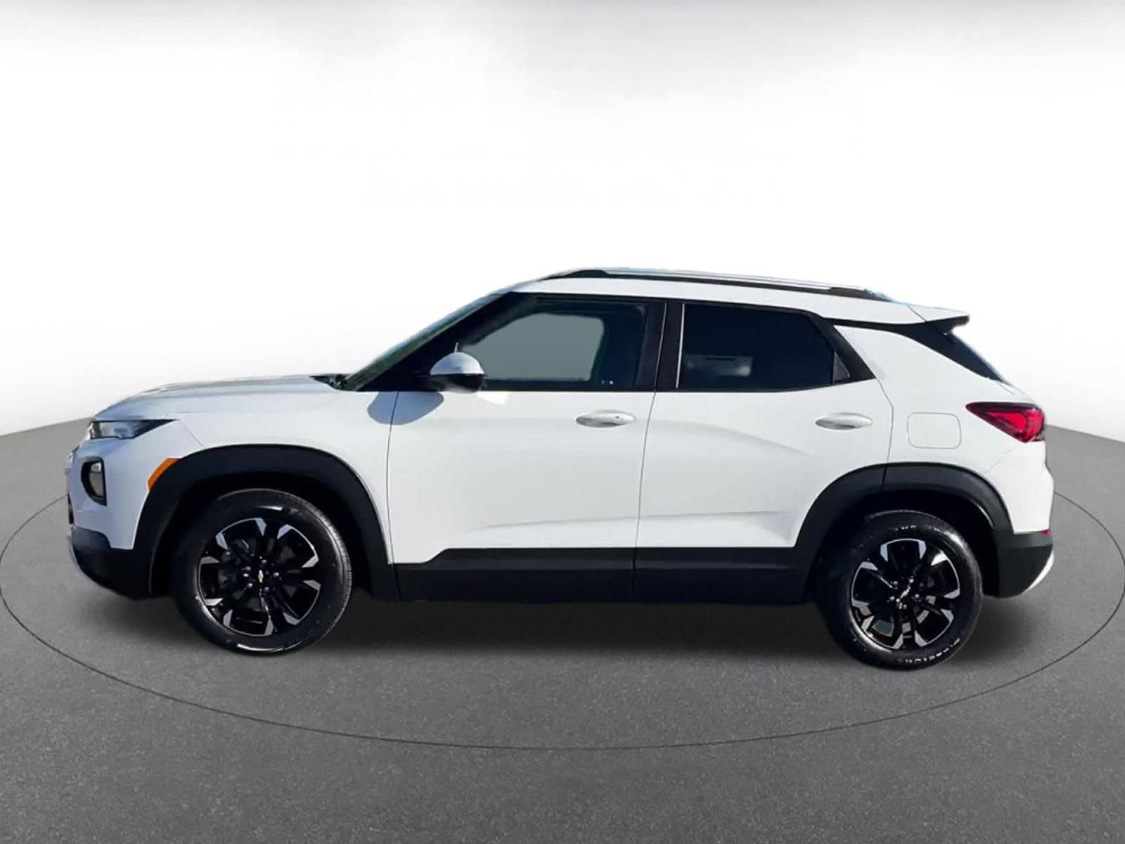 Thumbnail: 2023 Chevrolet TrailBlazer - 9