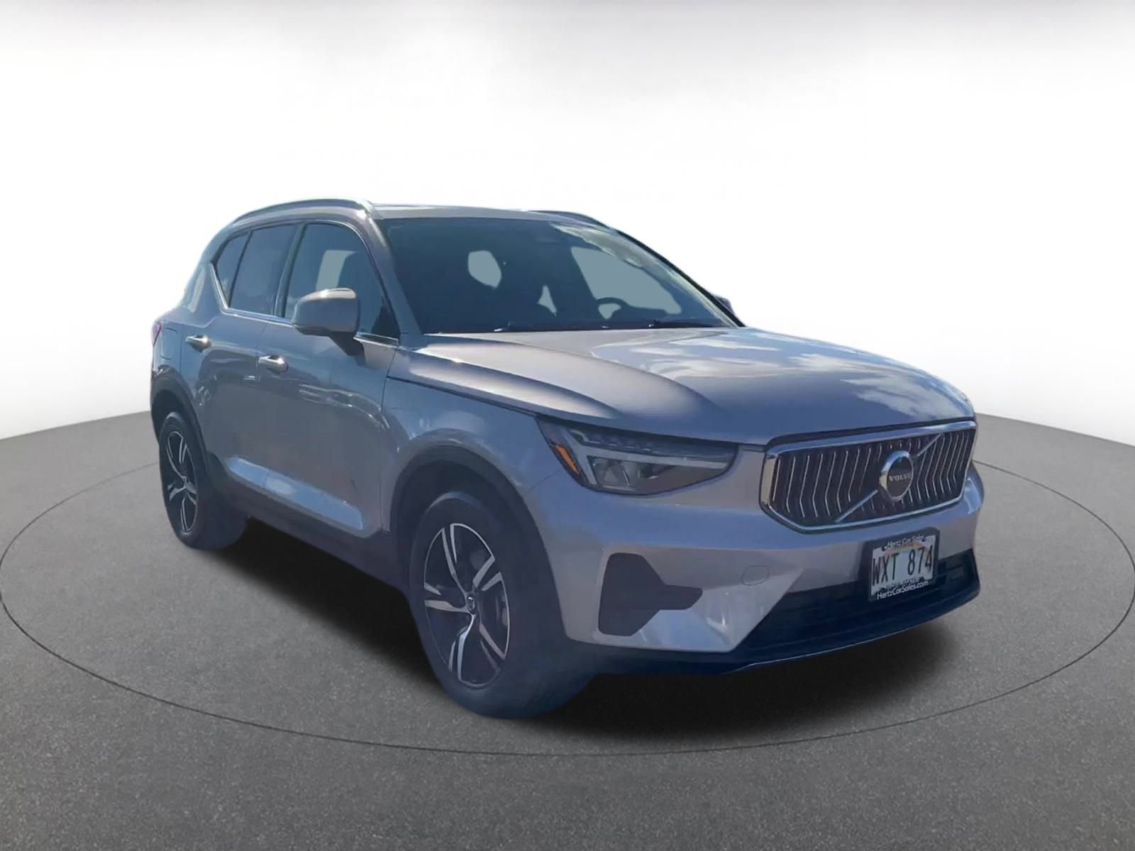 Thumbnail: 2024 Volvo XC40 - 2