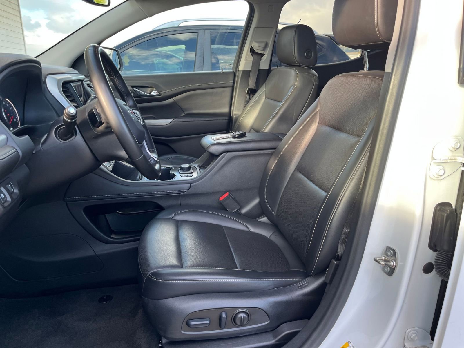 Thumbnail: 2023 GMC Acadia - 30