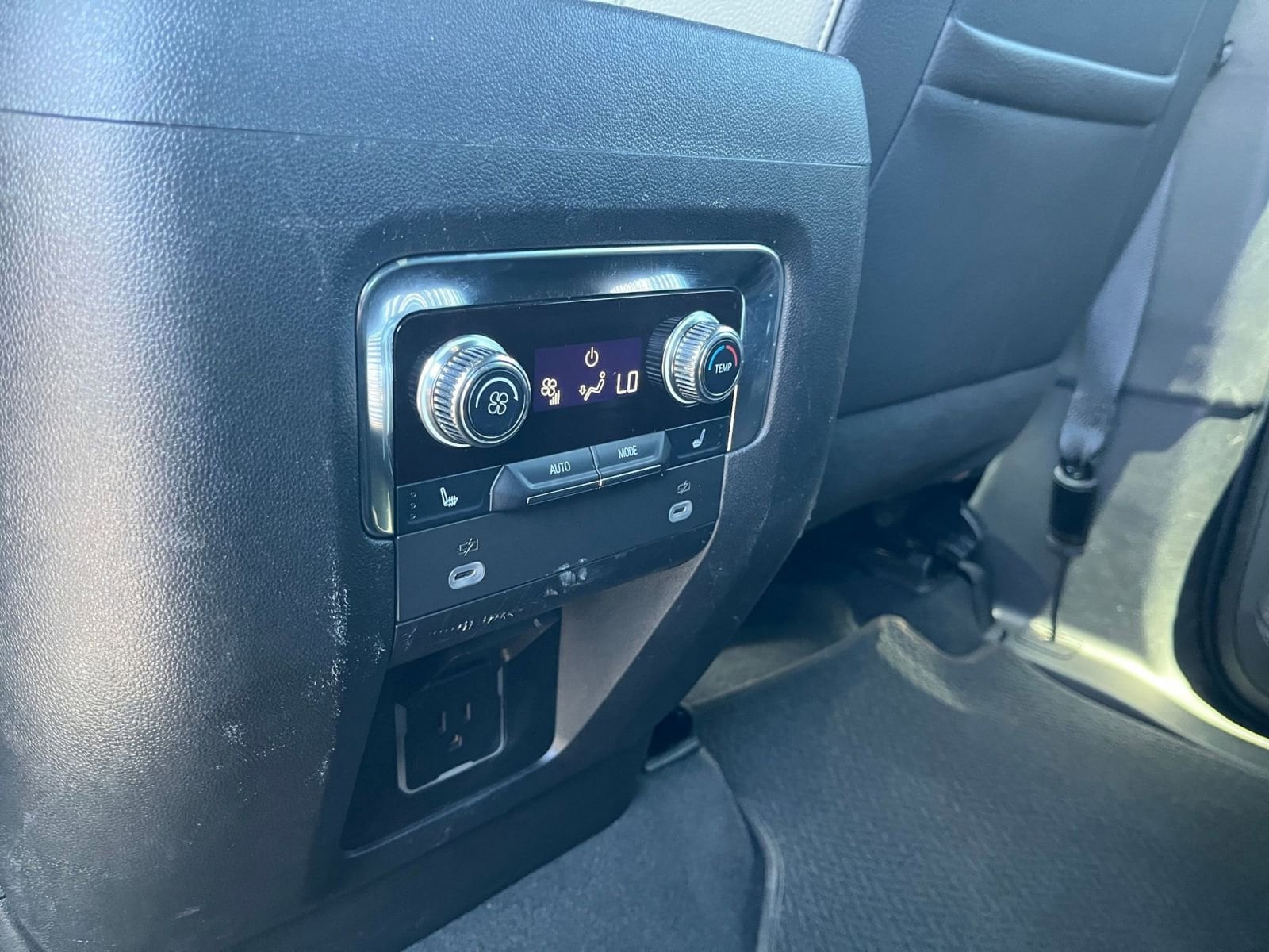 Thumbnail: 2023 GMC Yukon - 24