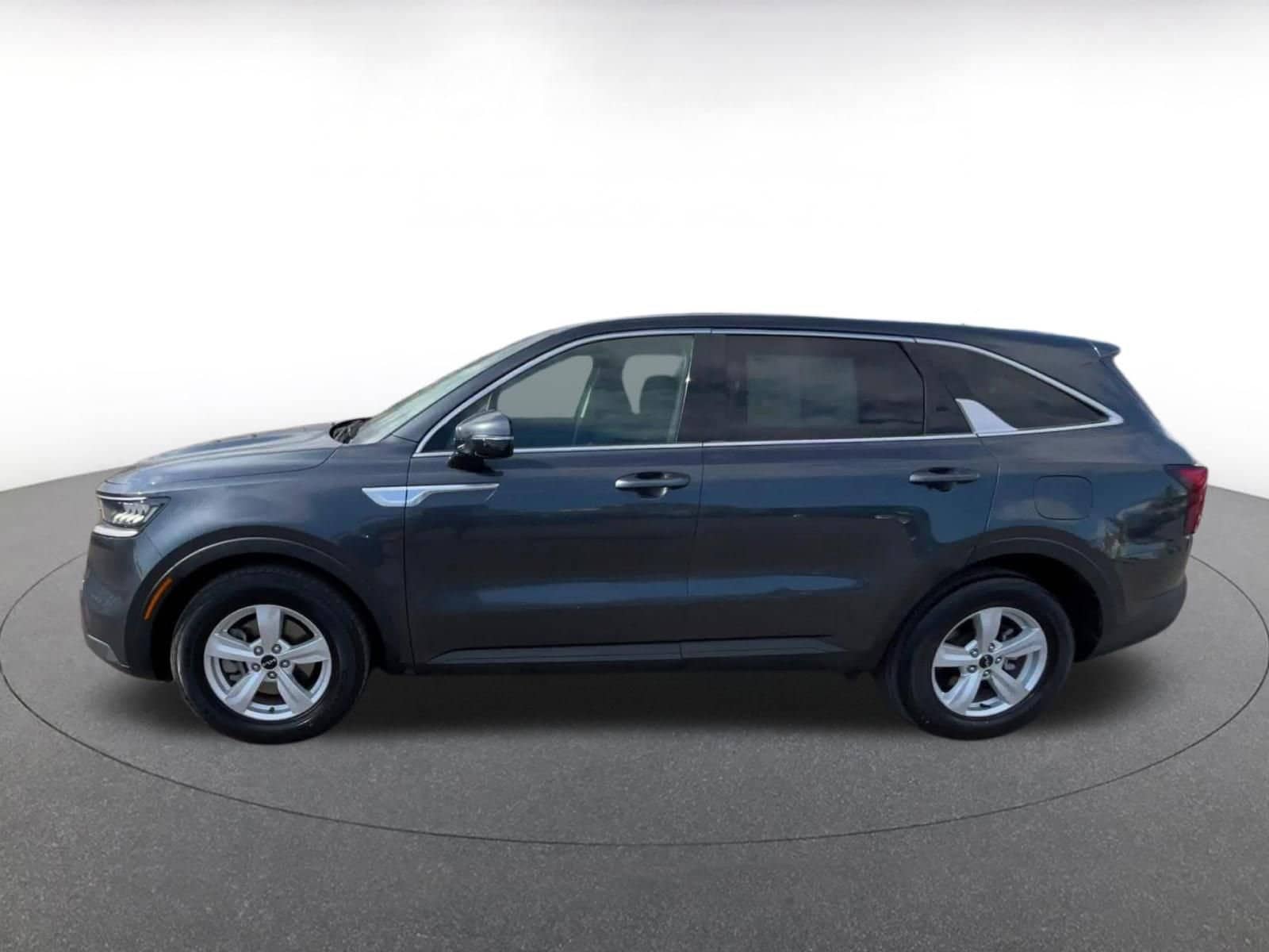 Thumbnail: 2023 Kia Sorento - 9