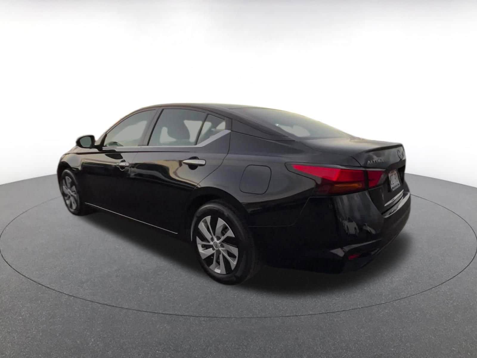 Thumbnail: 2023 Nissan Altima - 10