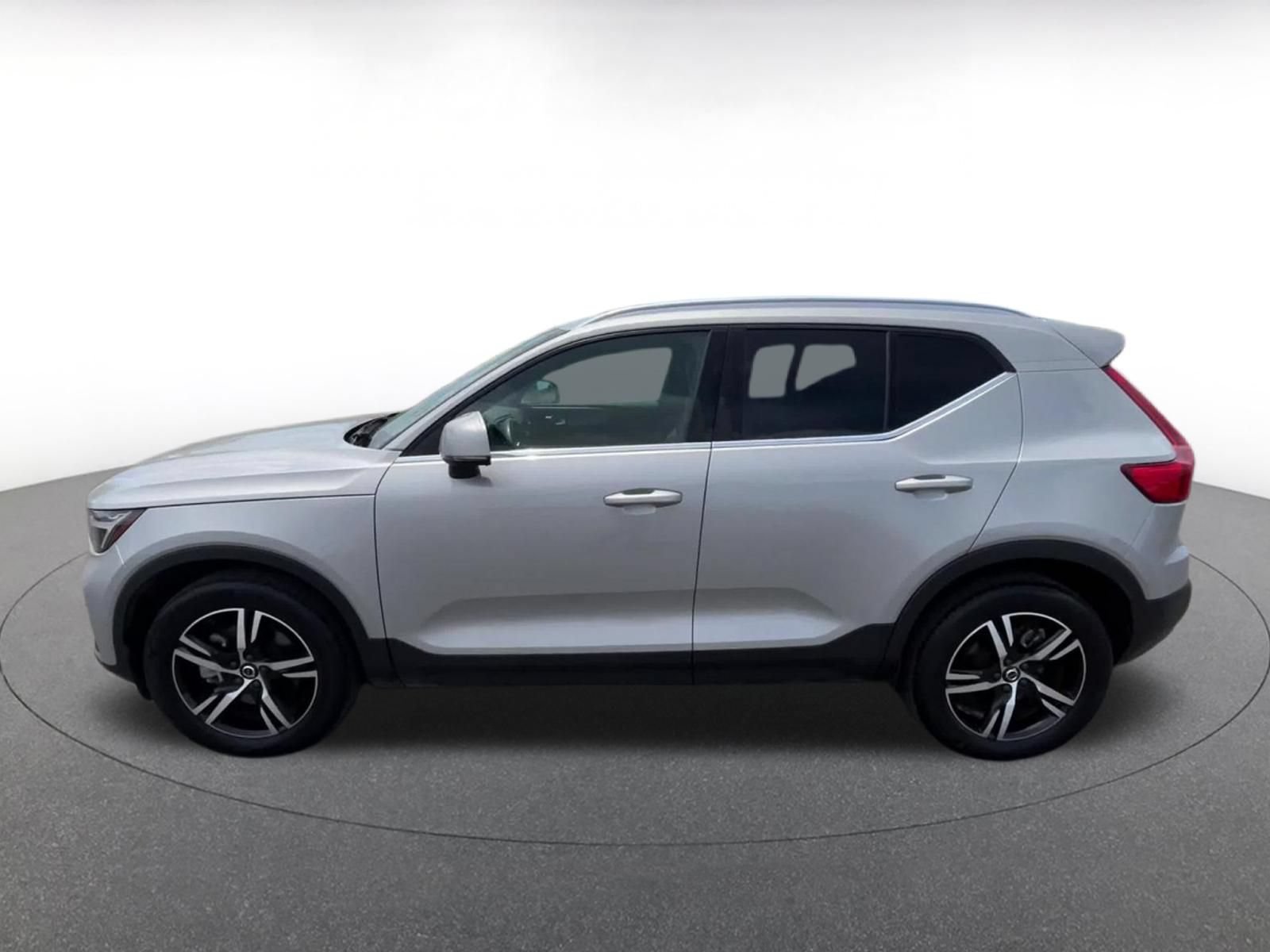Thumbnail: 2024 Volvo XC40 - 9