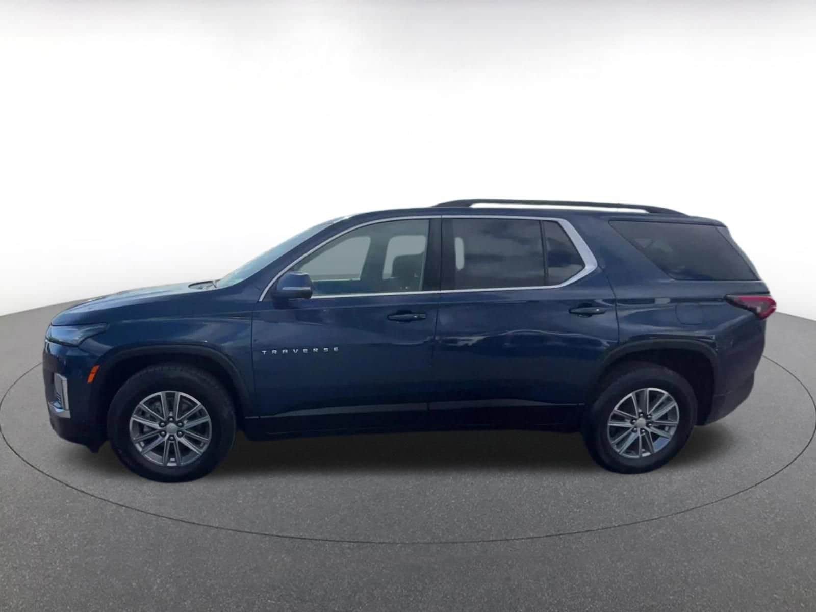 Thumbnail: 2023 Chevrolet Traverse - 9