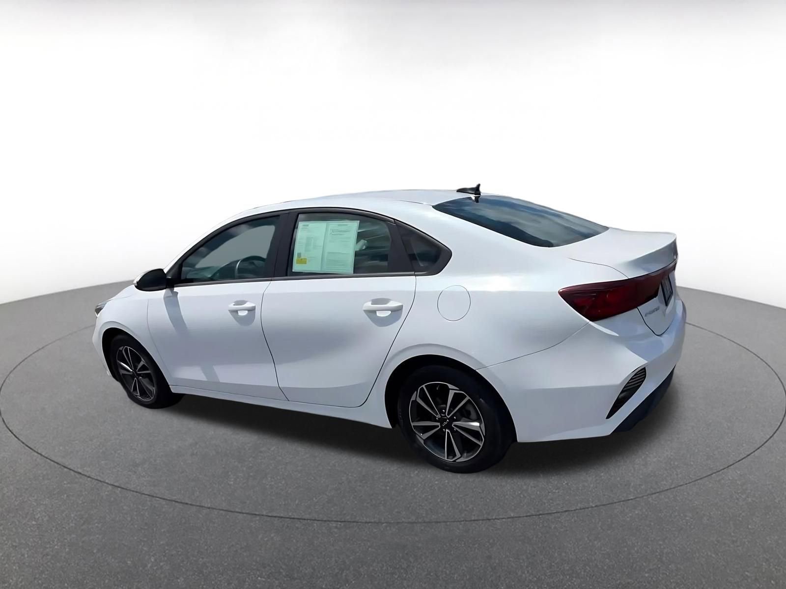 Thumbnail: 2024 Kia Forte - 10