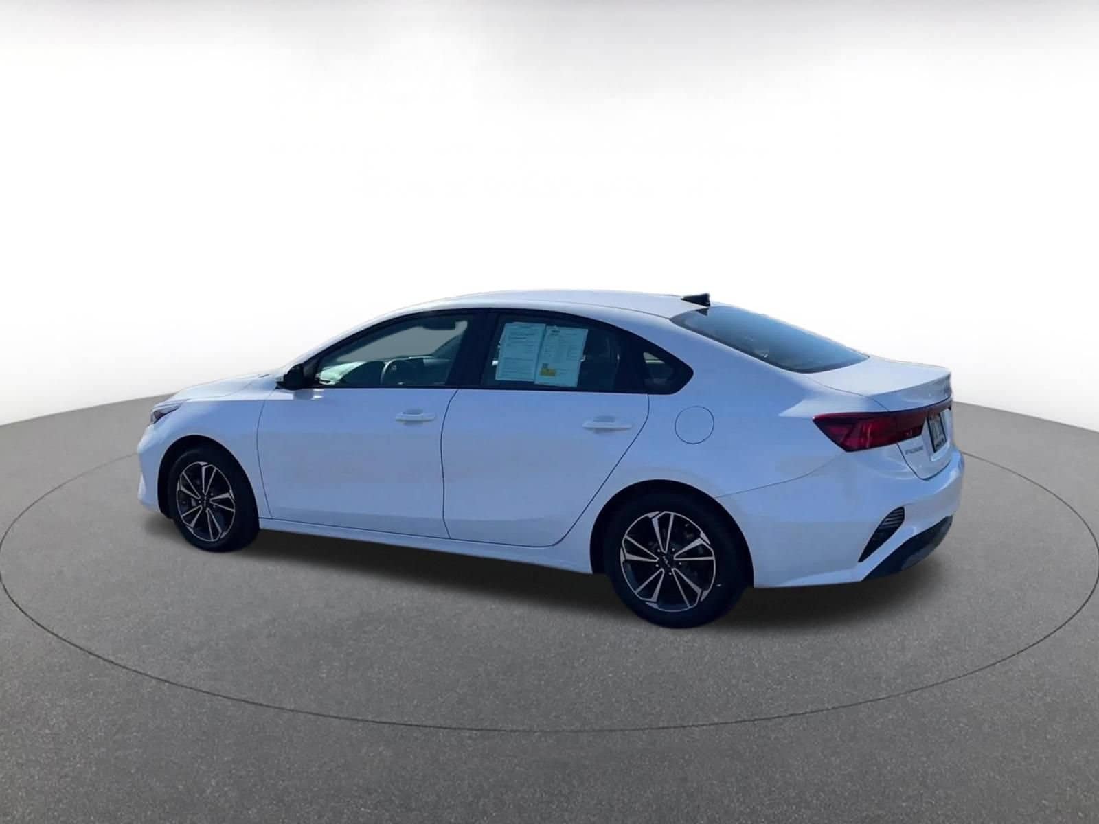 Thumbnail: 2024 Kia Forte - 10