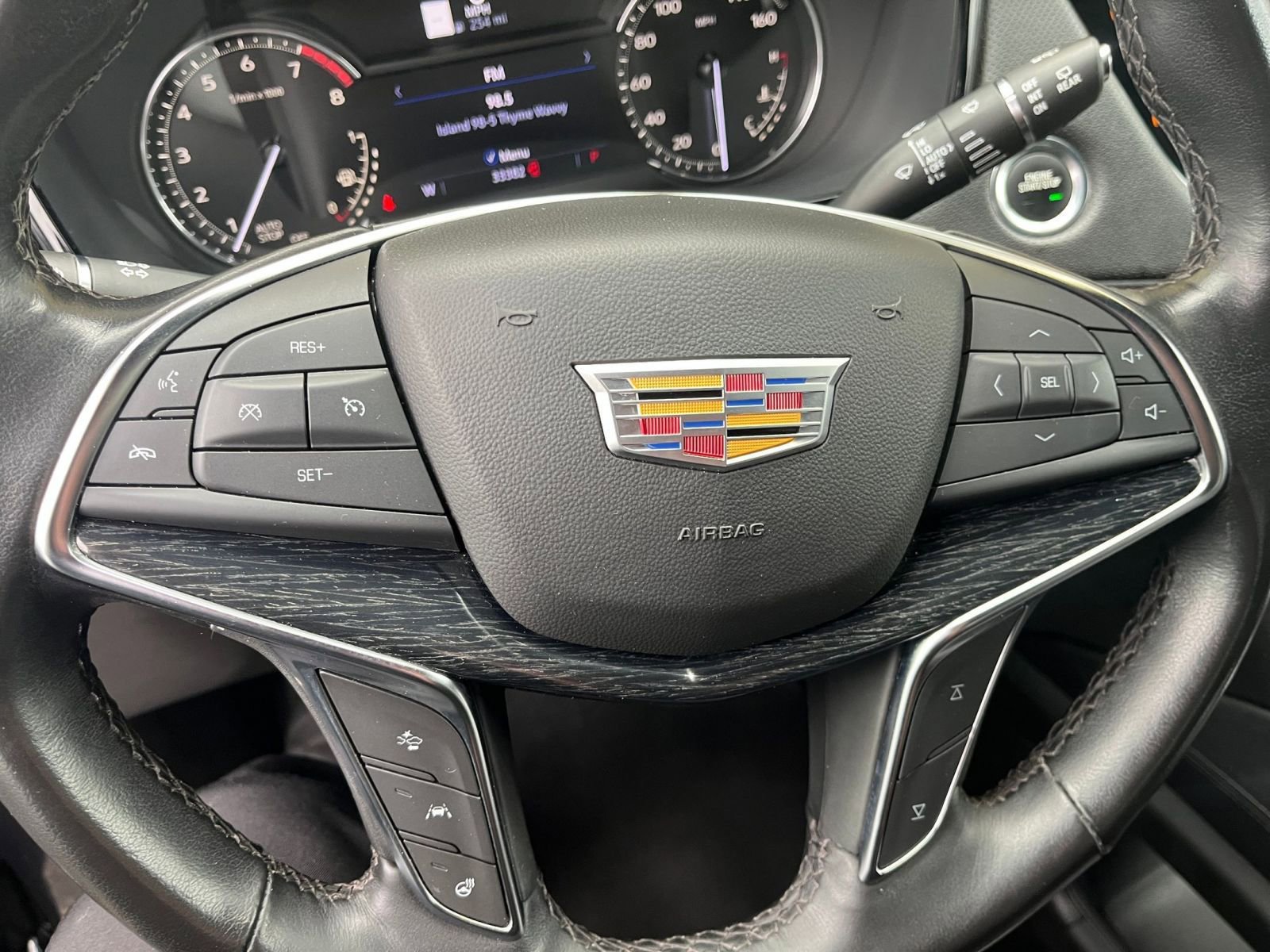 Thumbnail: 2023 Cadillac XT5 - 29