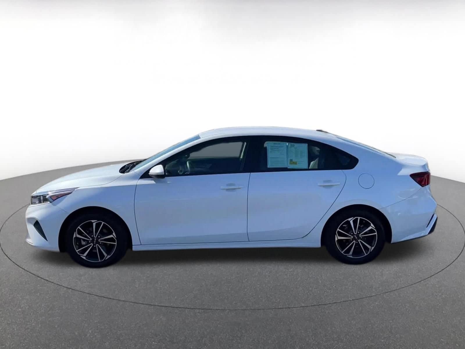 Thumbnail: 2024 Kia Forte - 9