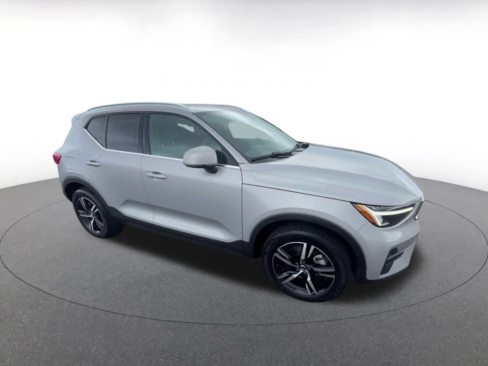 Thumbnail: 2024 Volvo XC40 - 2