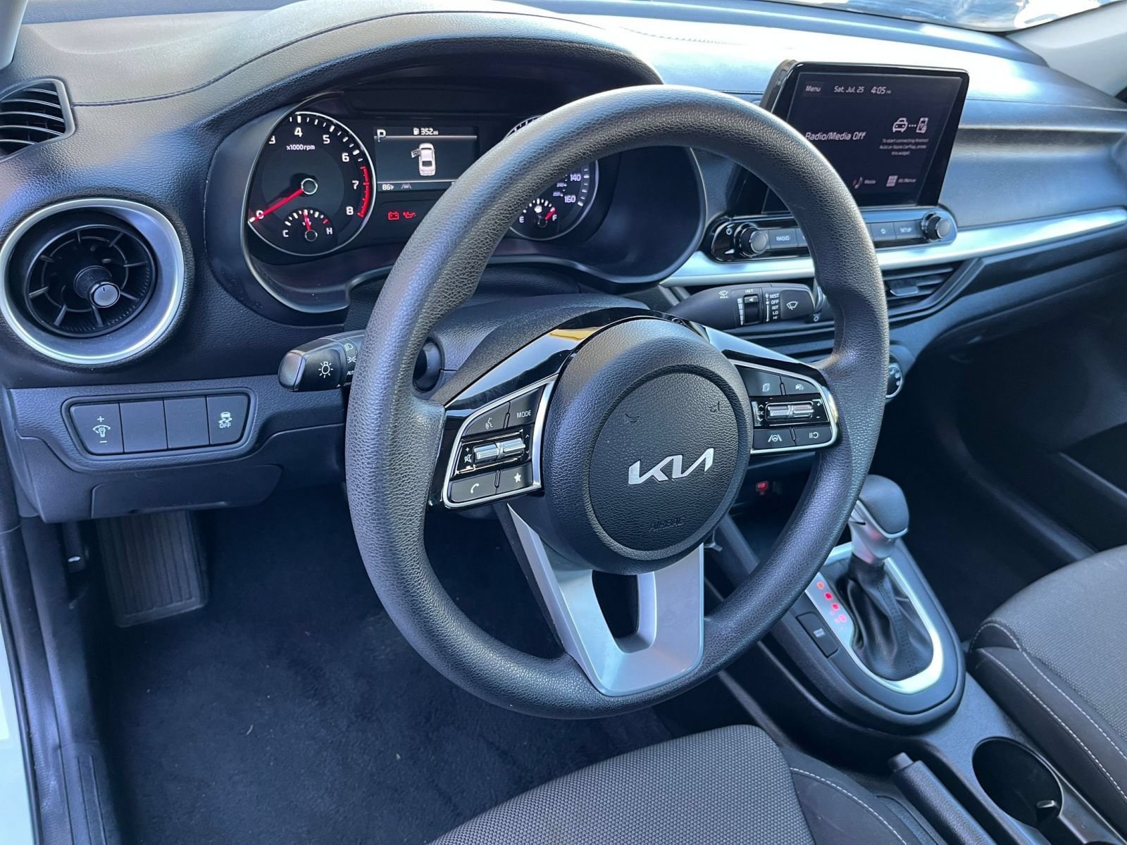 Thumbnail: 2024 Kia Forte - 32