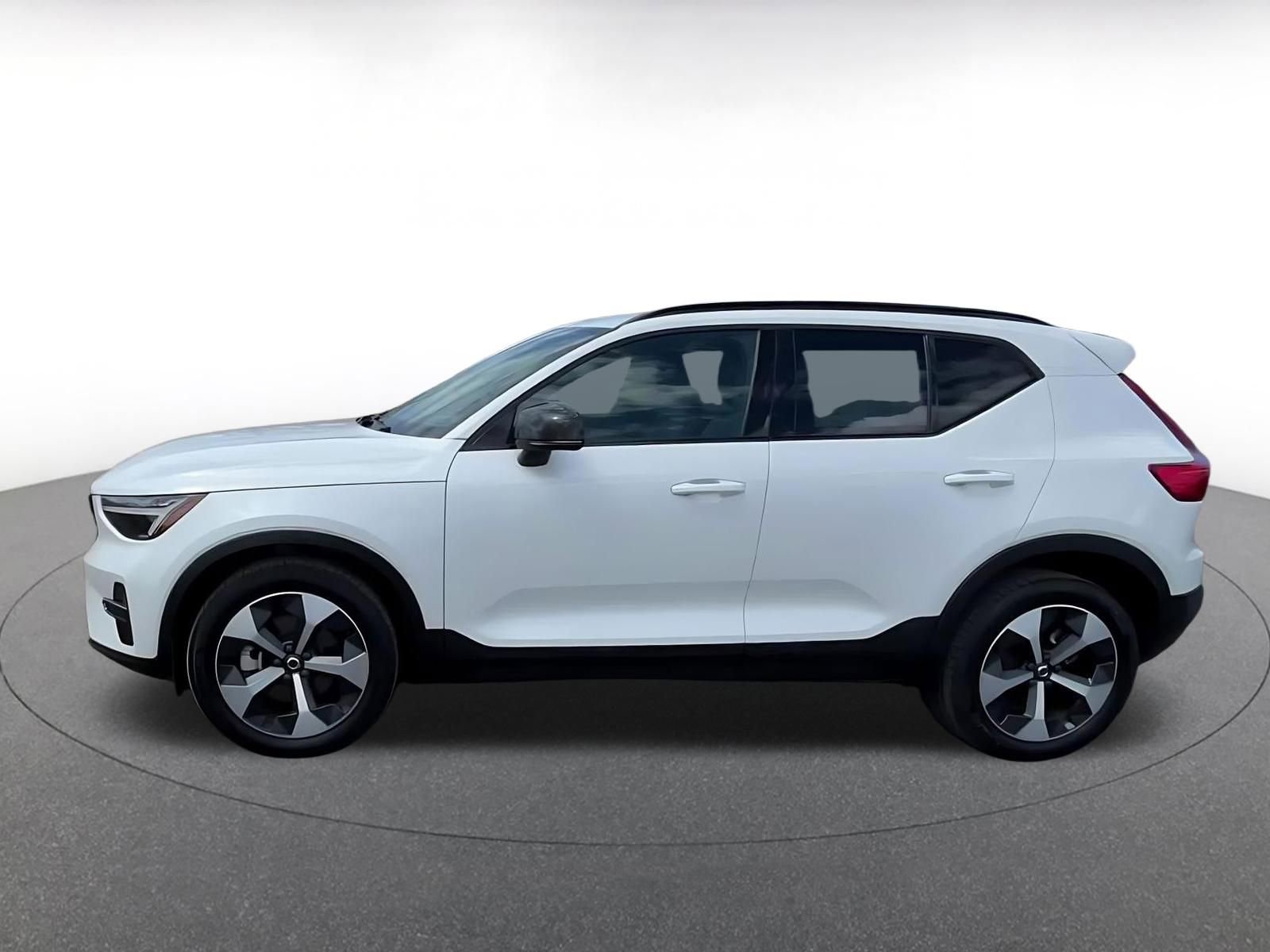 Thumbnail: 2024 Volvo XC40 - 9
