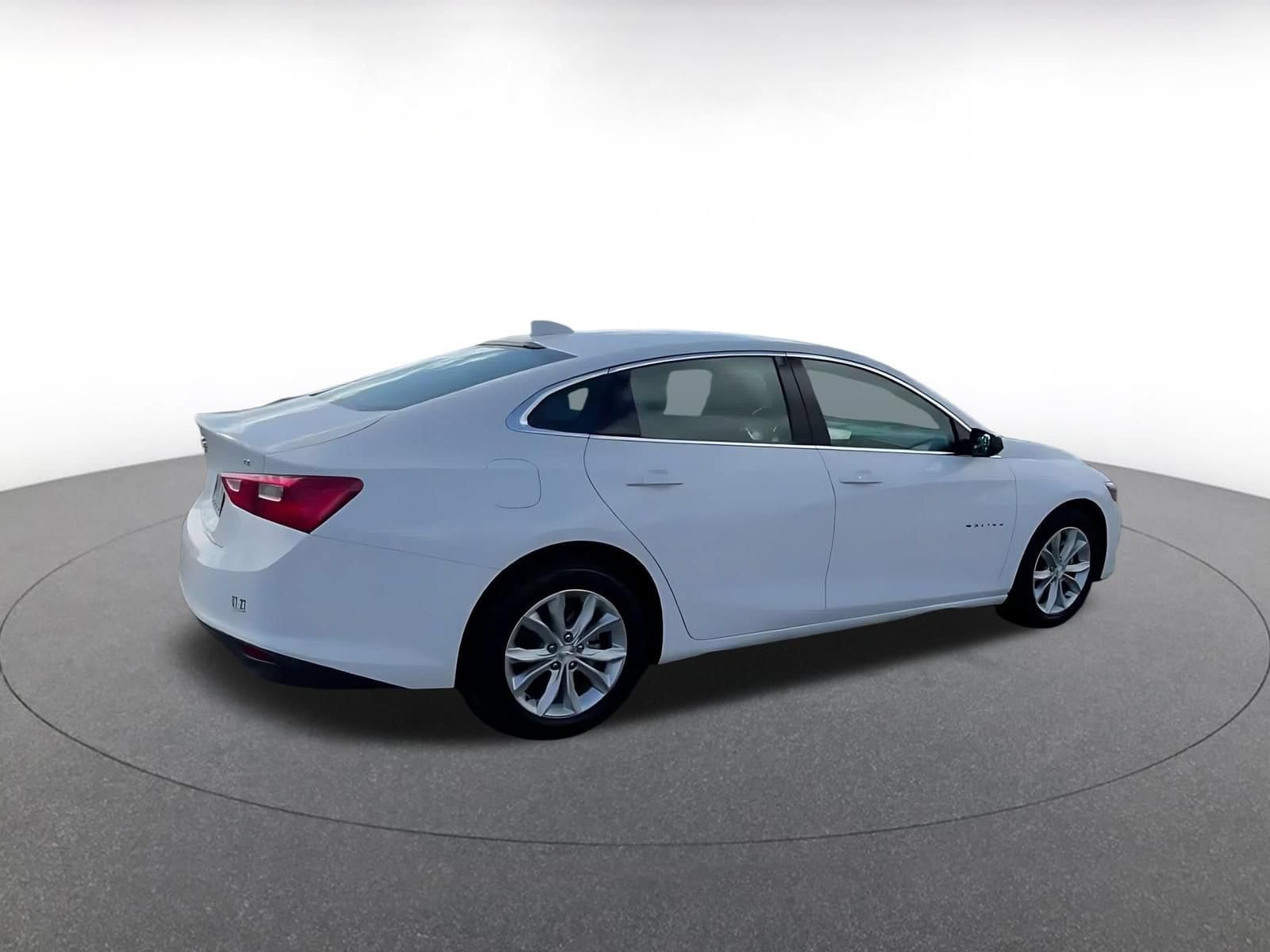 Thumbnail: 2024 Chevrolet Malibu - 14