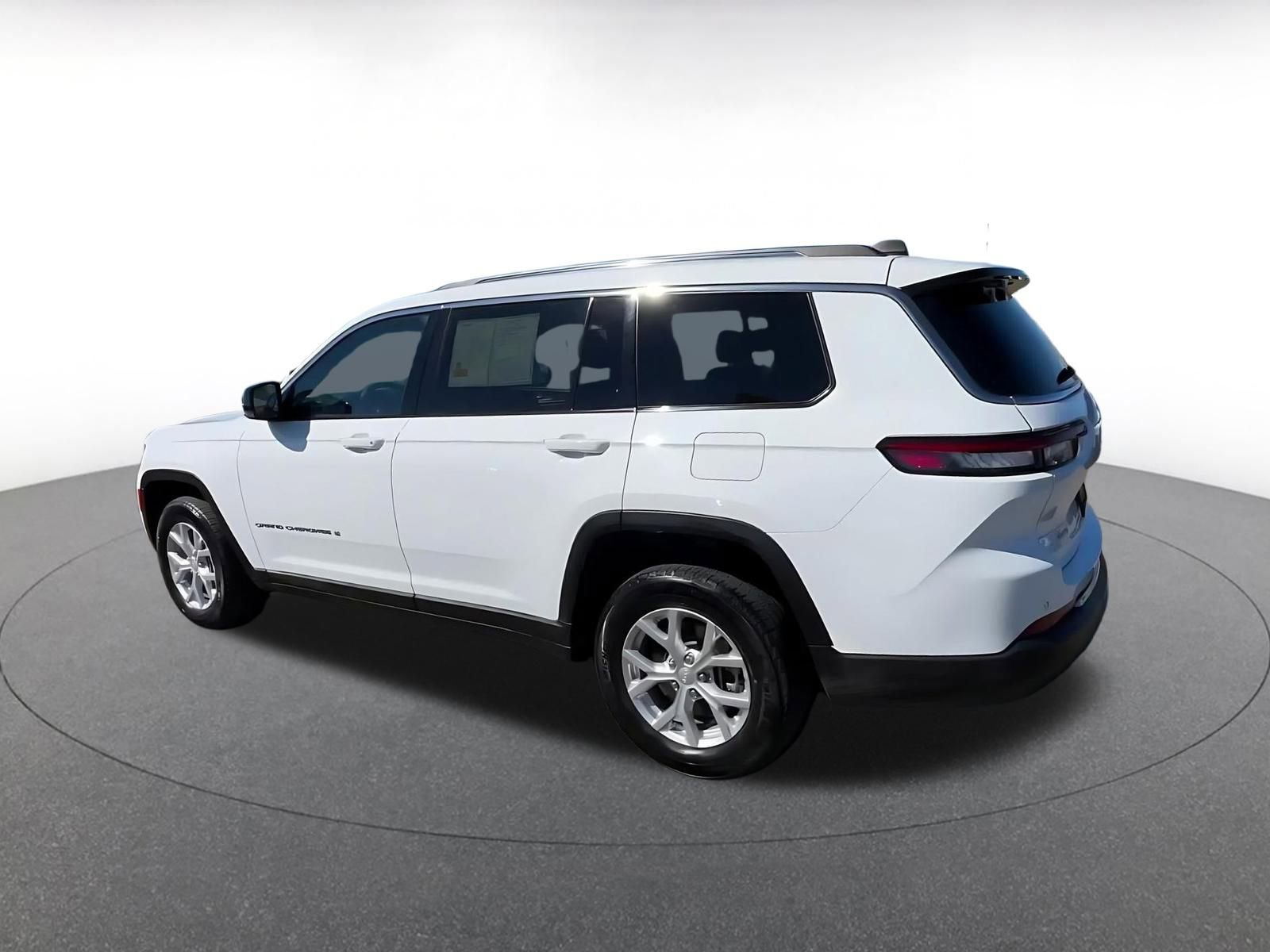 Thumbnail: 2023 Jeep Grand Cherokee - 10