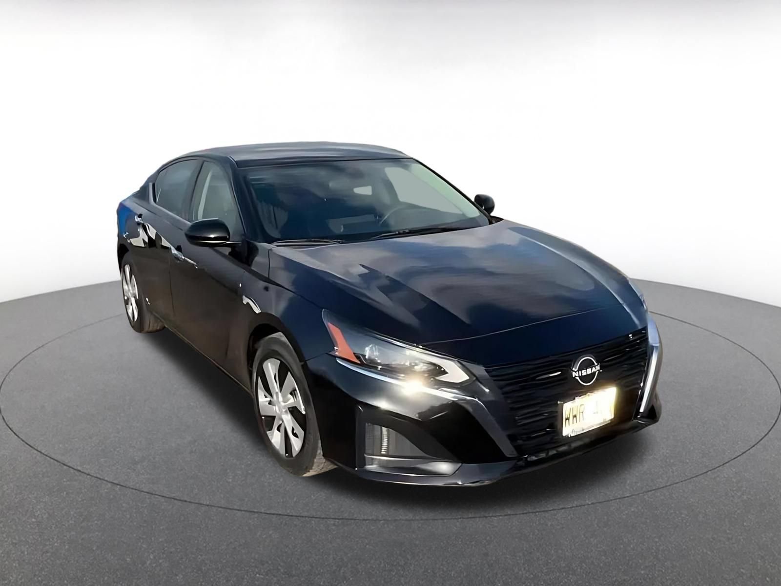 Thumbnail: 2023 Nissan Altima - 3