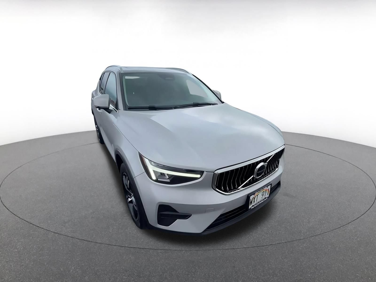 Thumbnail: 2024 Volvo XC40 - 3
