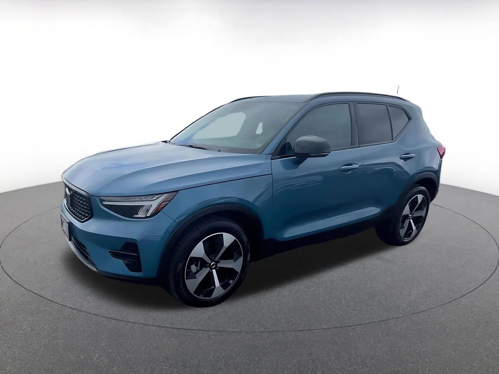 Thumbnail: 2024 Volvo XC40 - 8