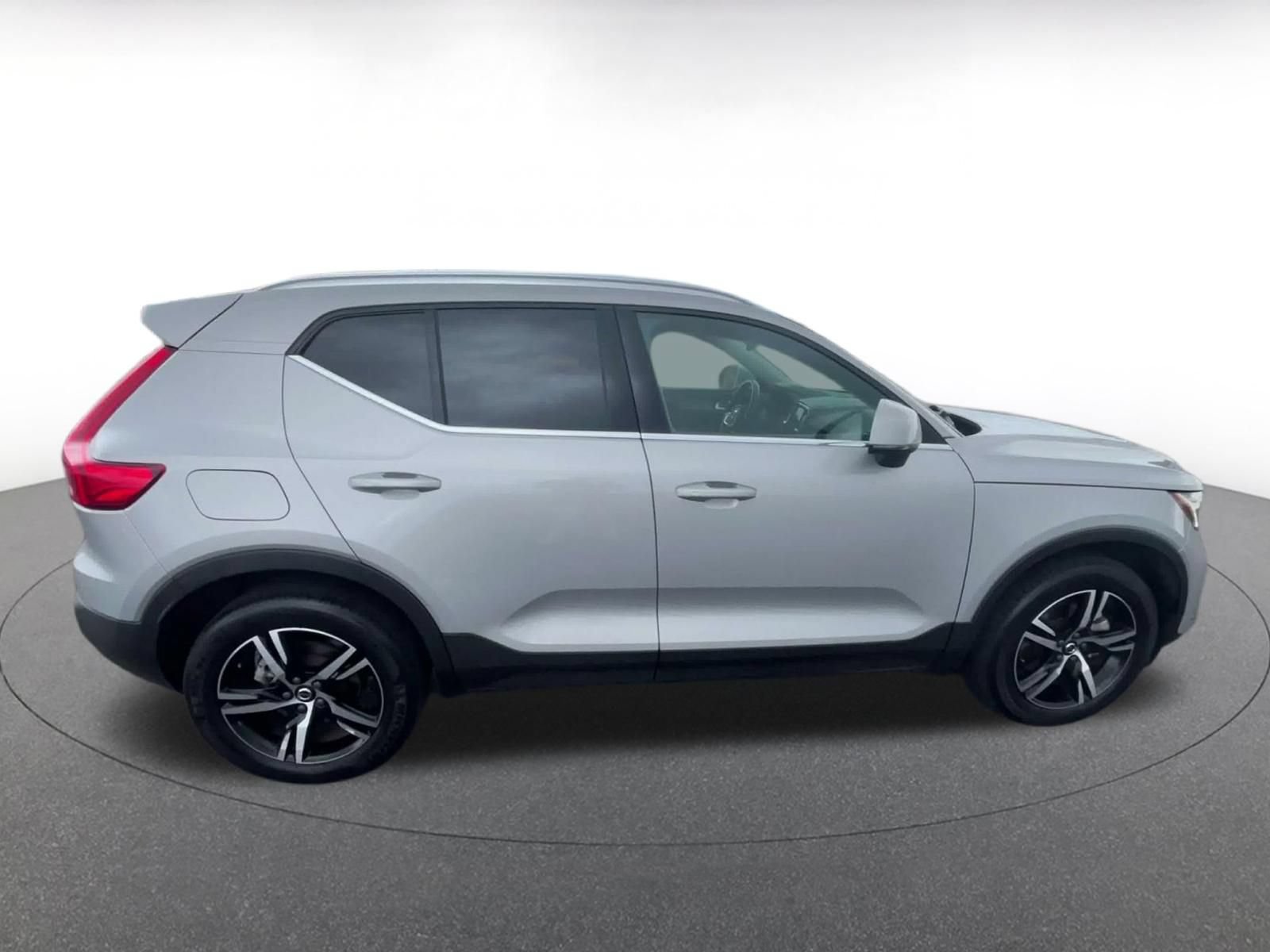 Thumbnail: 2024 Volvo XC40 - 16