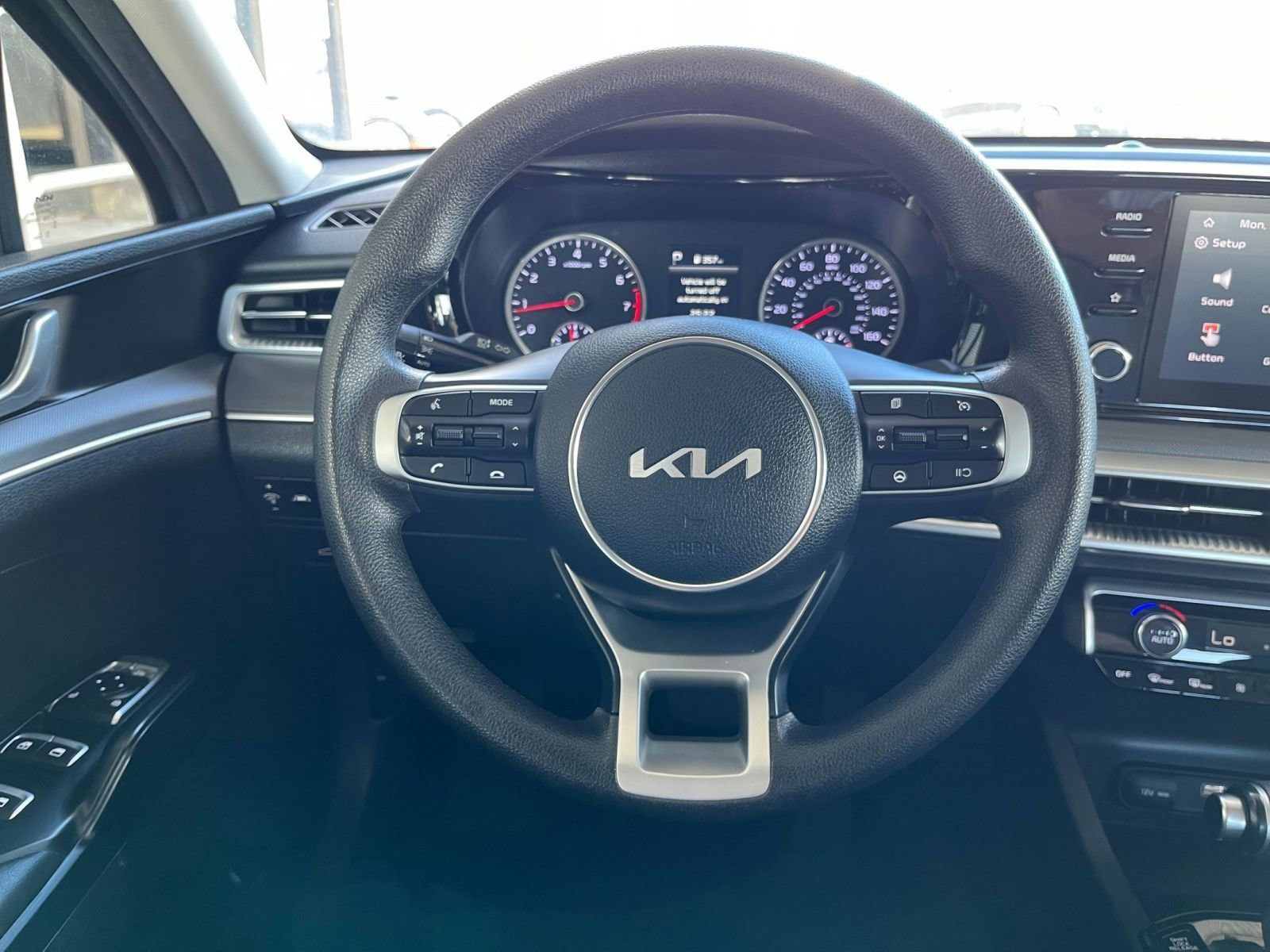Thumbnail: 2023 Kia K5 - 25