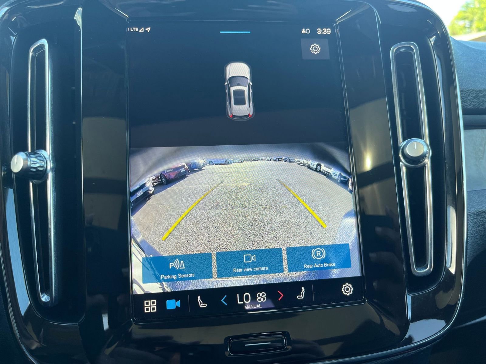 Thumbnail: 2024 Volvo XC40 - 17