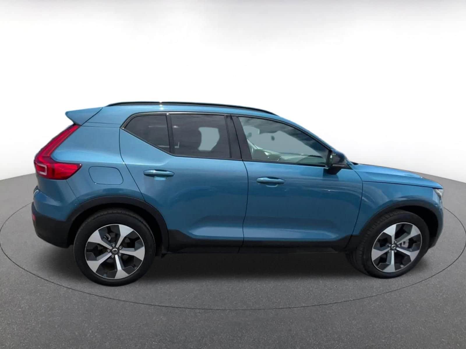 Thumbnail: 2024 Volvo XC40 - 16