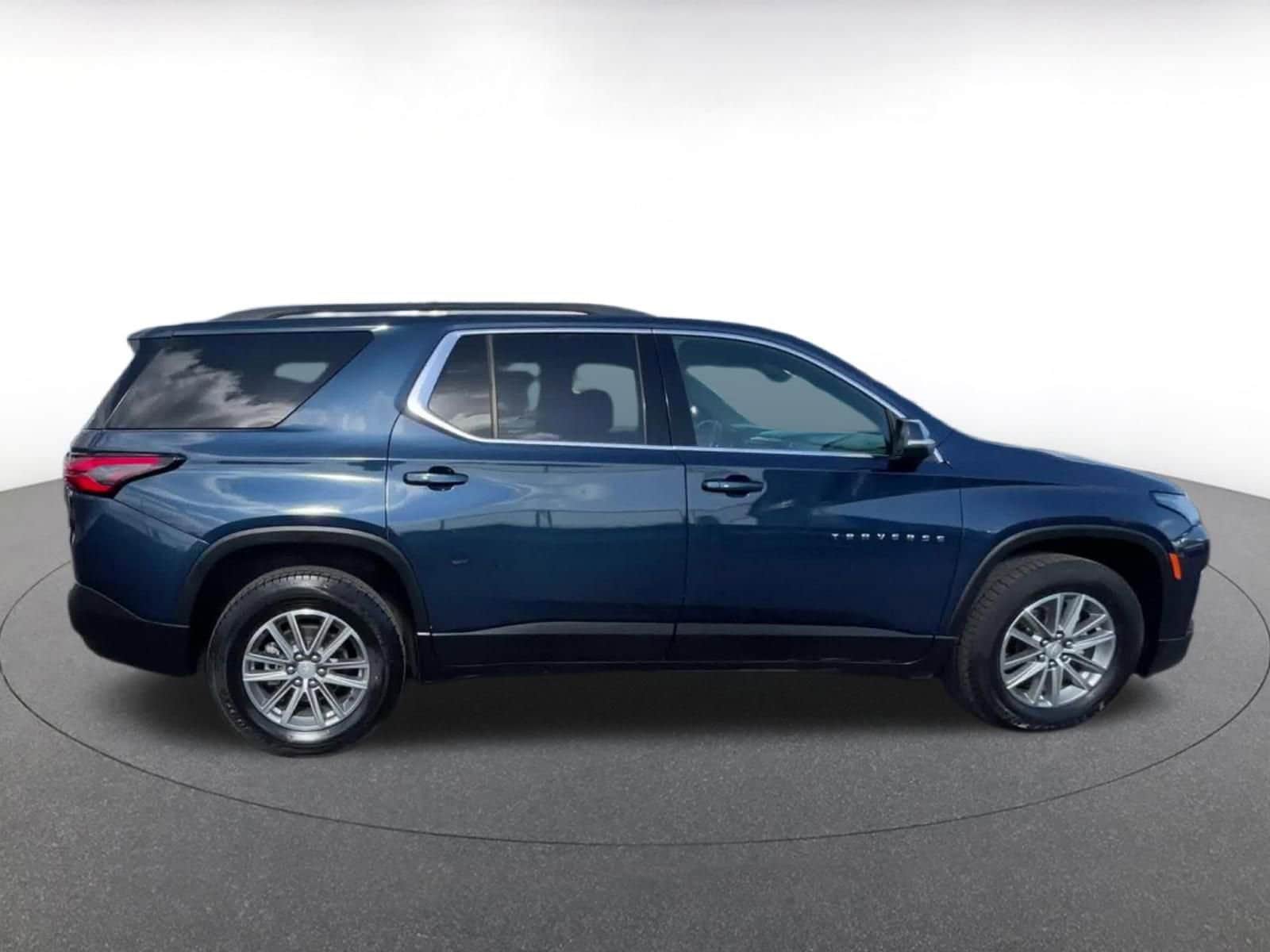 Thumbnail: 2023 Chevrolet Traverse - 16