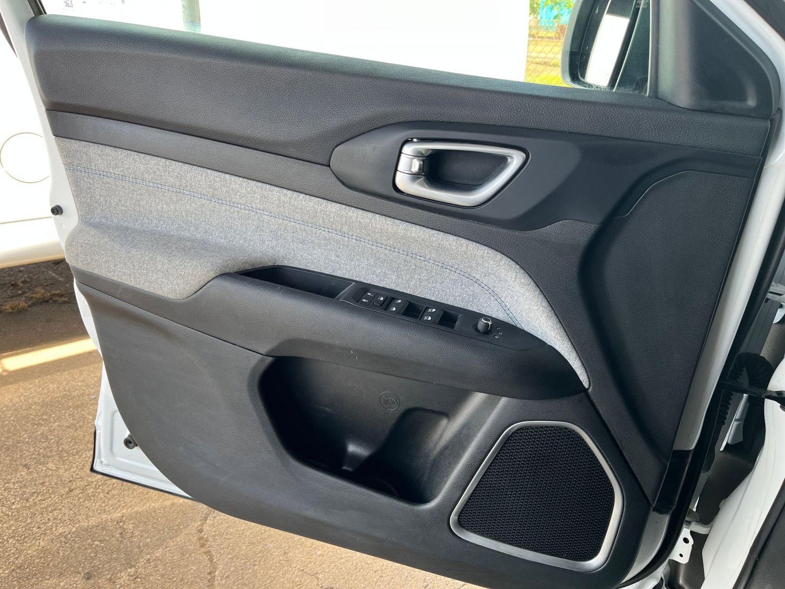 Thumbnail: 2023 Jeep Compass - 20