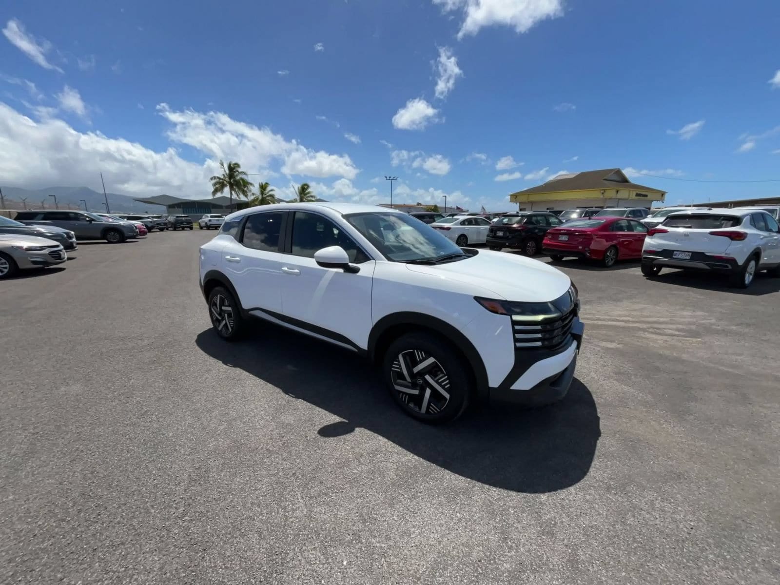 Thumbnail: 2025 Nissan Kicks - 2